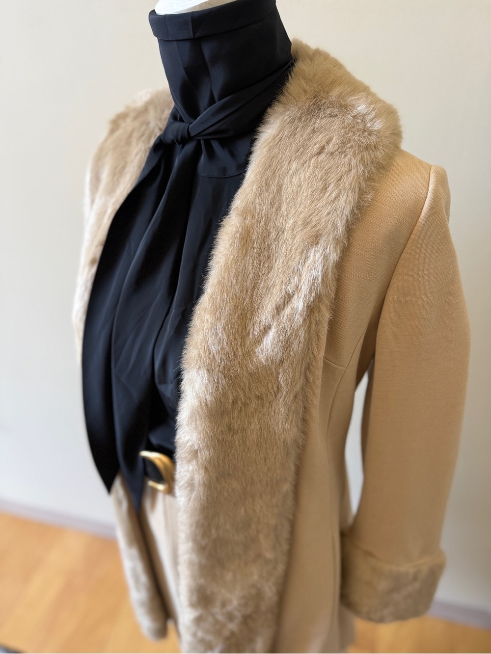 60’s vintage! Classic Cream Faux-fur suit